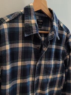 J. Crew Men's Medium Long Sleeve Button Down Plaid Flannel Style #AZ837